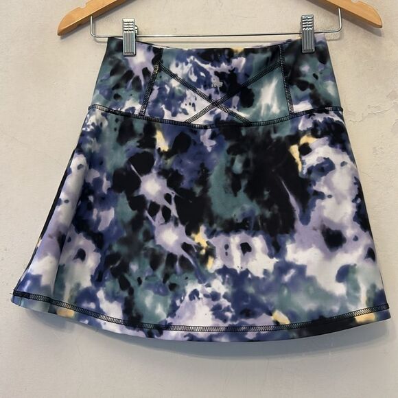 Marika purple black white muted floral skort Size S EUC - Picture 5 of 7